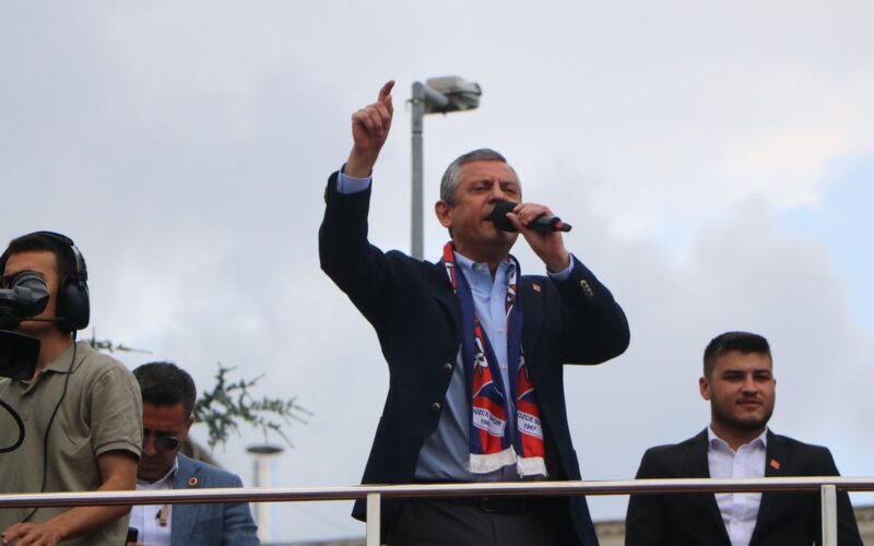 Özgür Özel: Milletin getirdiğini millet götürür