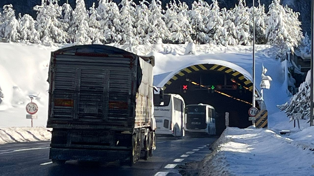 Bolu Dağı'nda kar kesildi, ulaşım normale döndü