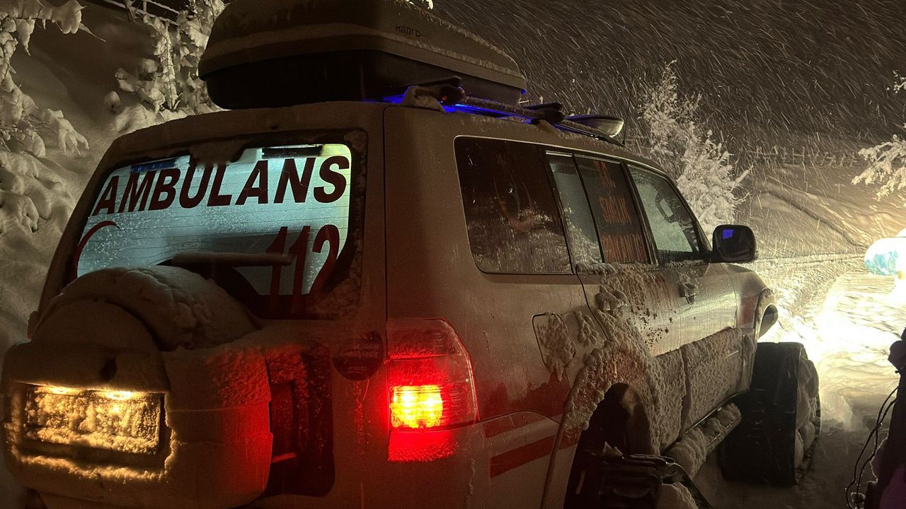 Amasya'da tansiyon hastası, paletli ambulansla hastaneye yetiştirdi