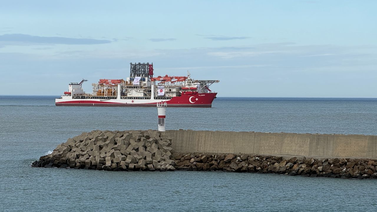 Derin deniz sondaj gemisi 'Yıldırım', Filyos Limanı'na ulaştı