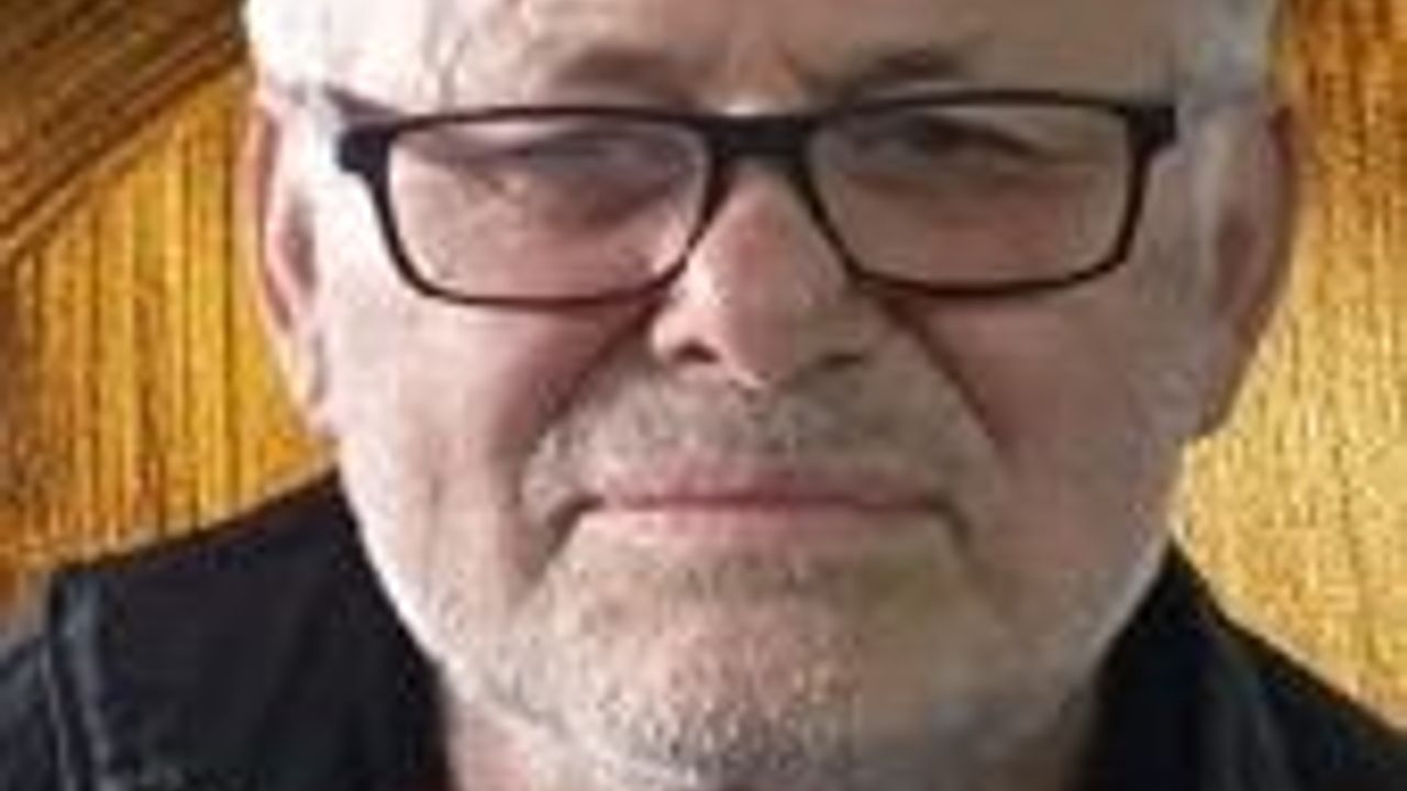 Başı şerit testereye sıkışmış halde ölü bulundu