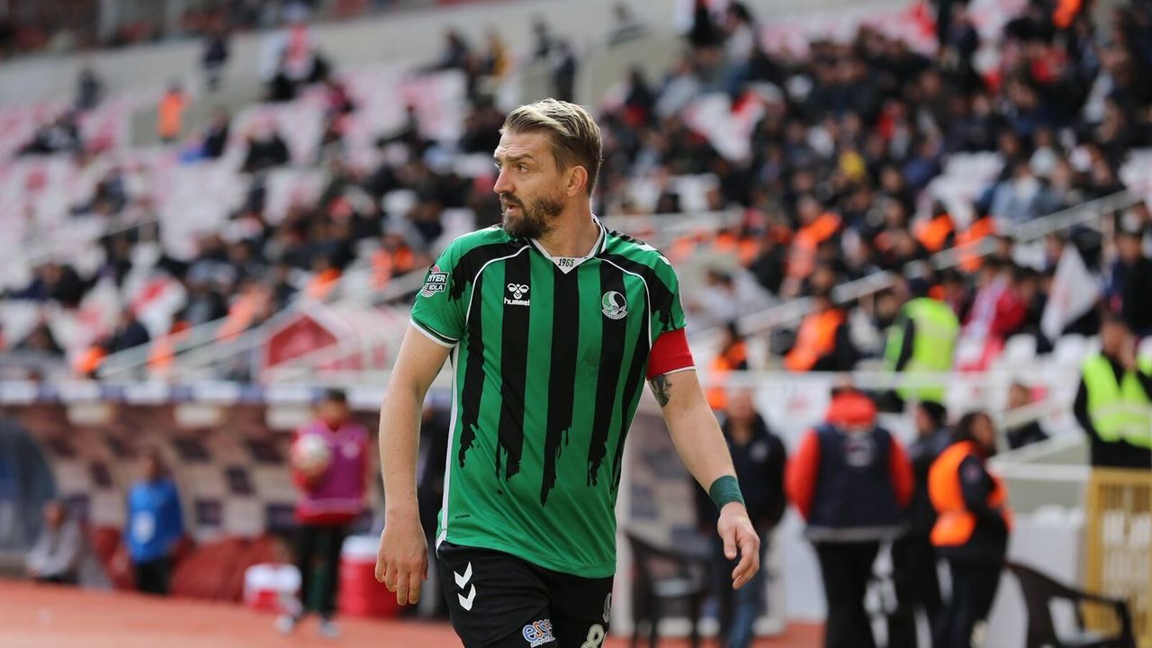 Sakaryaspor, Caner Erkin ile yollarını ayırdı