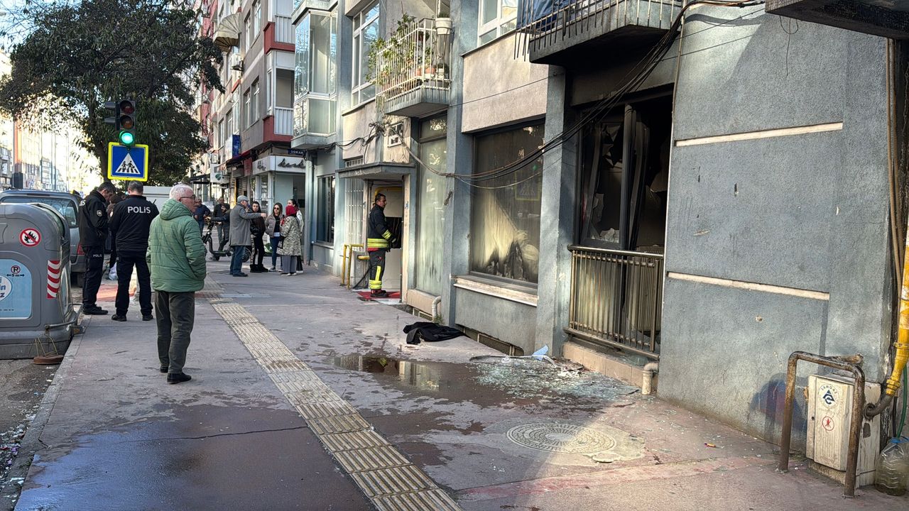 Komşusu ile tartışıp, kendi evini yaktı