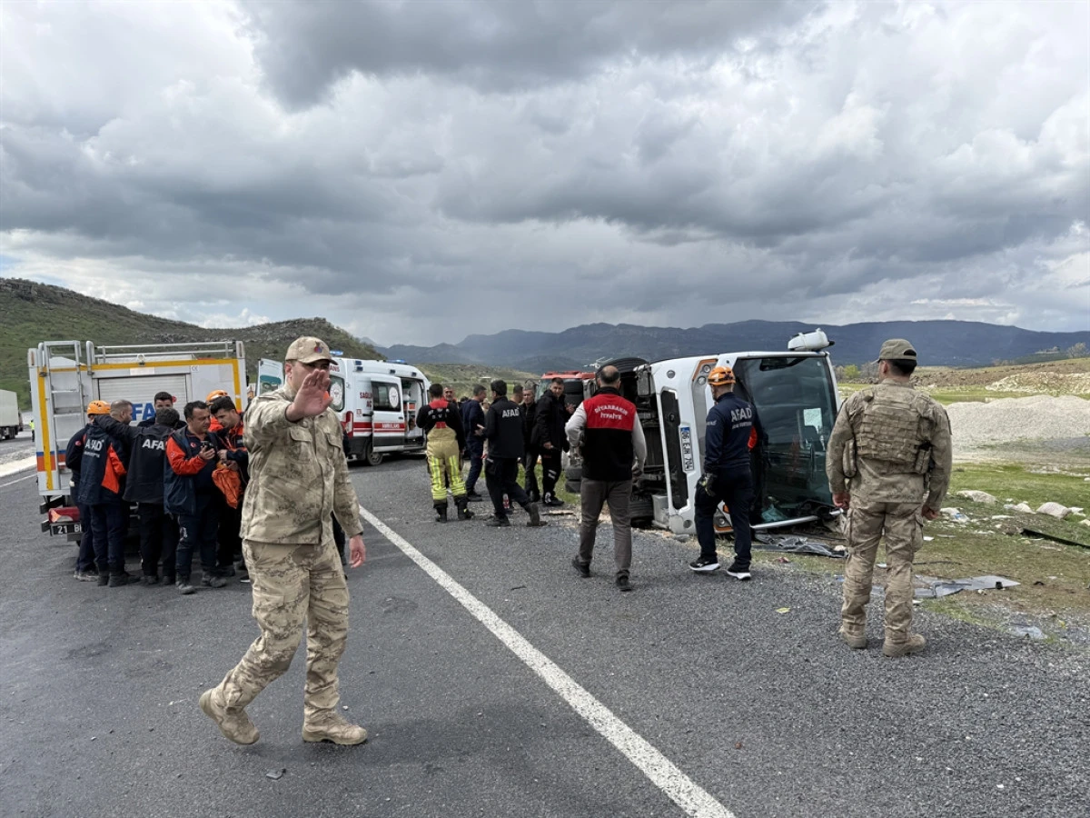 “Can Pazarı Yaşandı! Devrilen Midibüste Ölü ve Yaralılar Var”