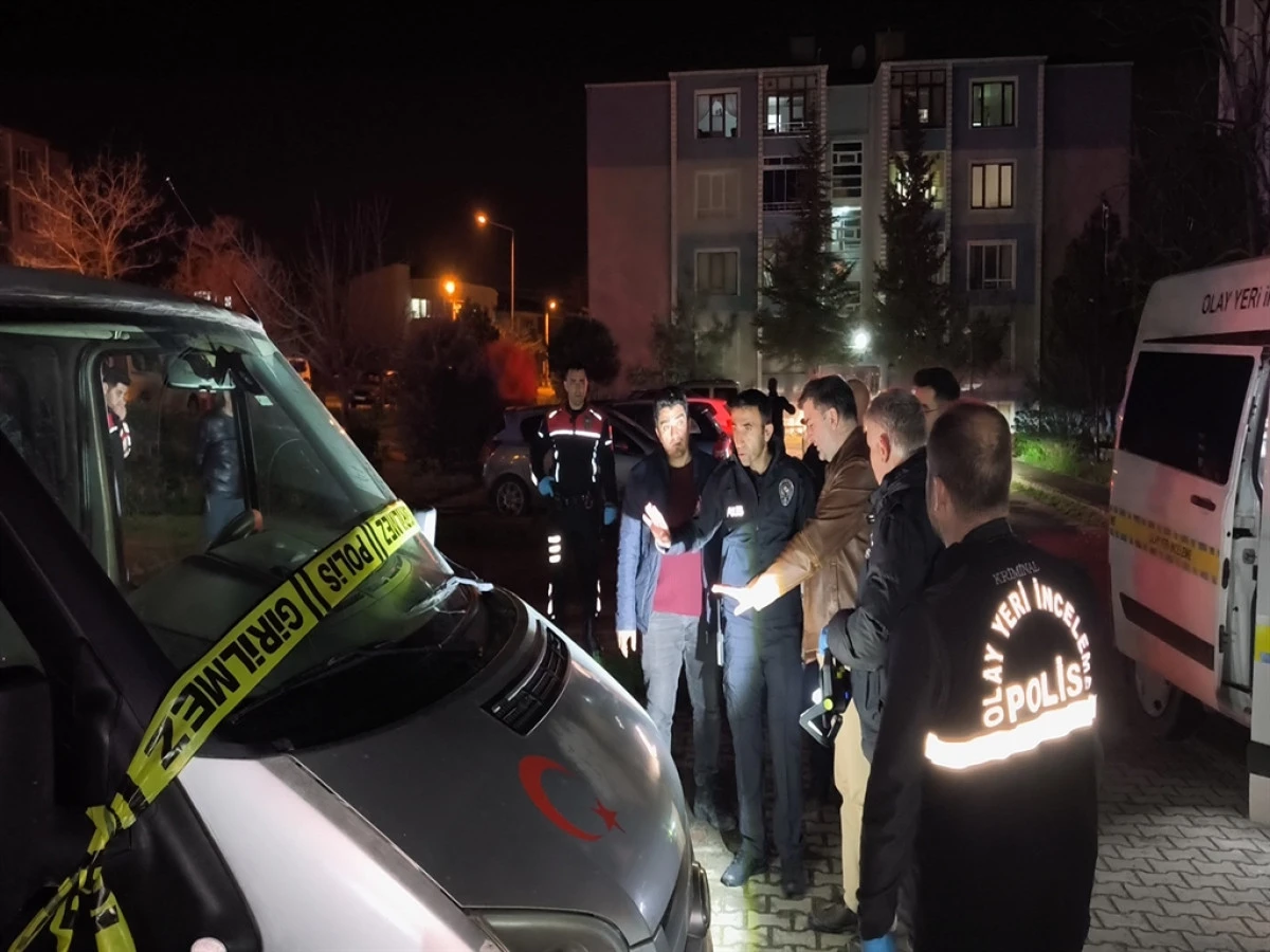 Evine Geldi Ama Çıkamadı! Minibüste Kurşun Yağmuru