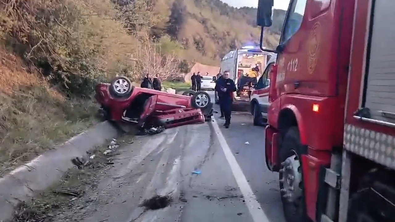 Ormancıları taşıyan otomobil takla attı: 3 yaralı