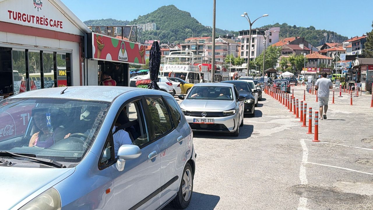 Amasra'da bayram yoğunluğu; 5 günde 25 bin 308 araç girişi oldu