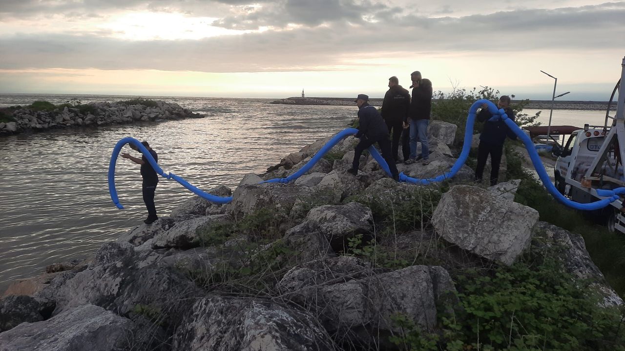 Kastamonu'da dereye kimyasal atık karıştı (2)