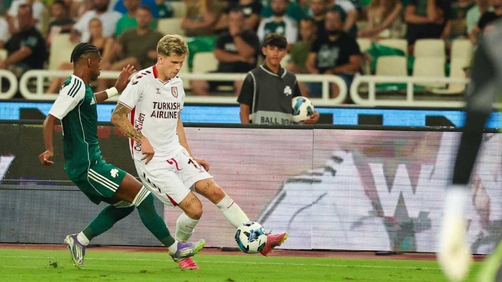 Logi Tomasson Eski Takım Arkadaşını Unutmadı