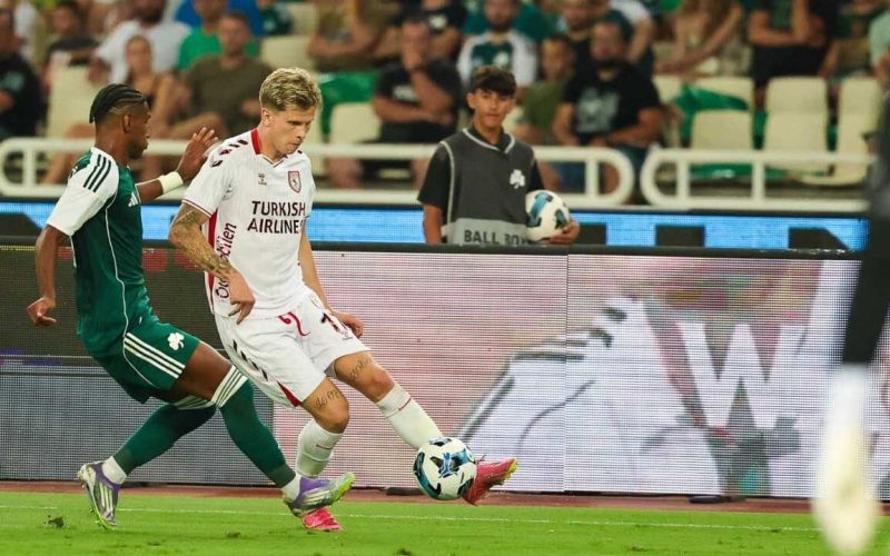Logi Tomasson Eski Takım Arkadaşını Unutmadı