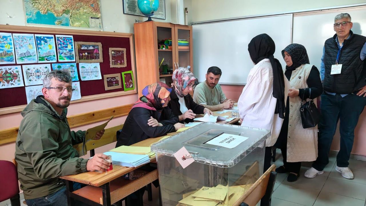 Gümüşhane'nin Tekke beldesinde 2 bin 969 seçmen sandık başında