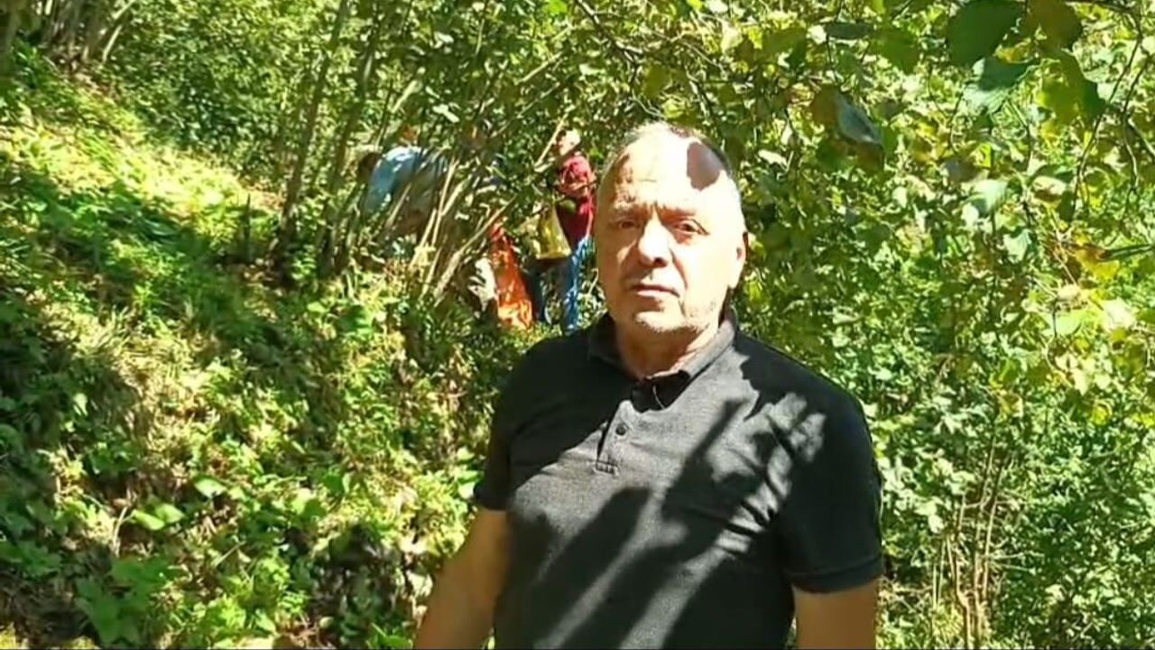 Ölen kız kardeşlerin bahçesindeki fındığın hasadını imece usulü mahalleli yaptı